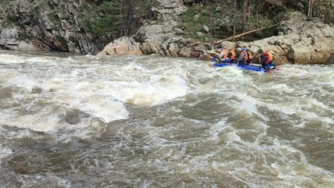 Пожилой турист пропал в Башкирии во время сплава на катамаране