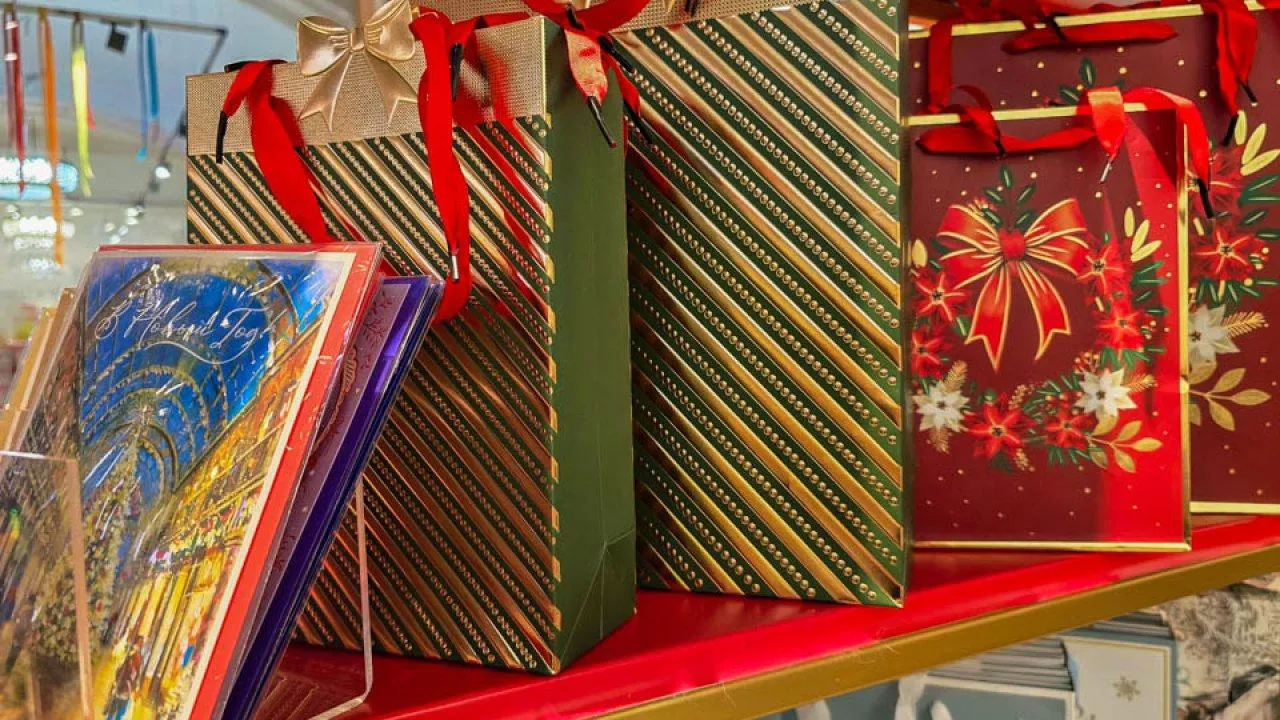 Не хотите хранить подарок? Психолог рекомендует подарить ему вторую жизнь