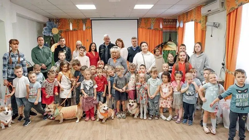Корги по имени Маруся порадовала детишек в Щелкове