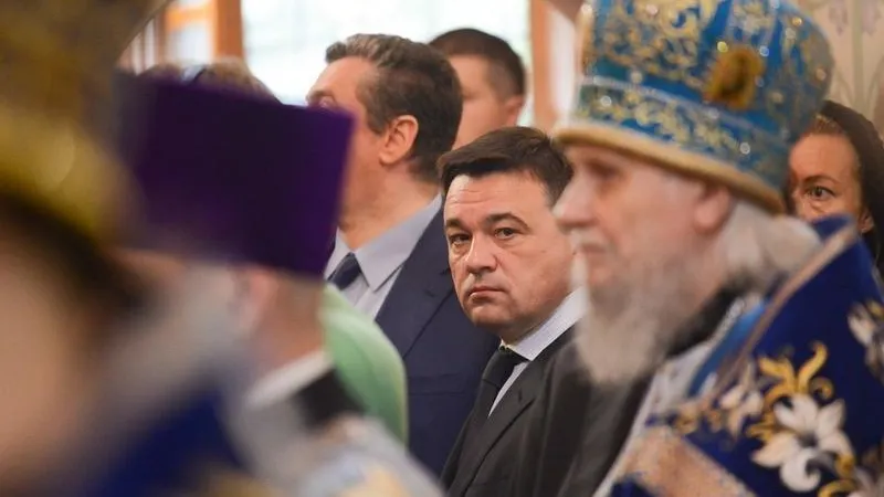 Губернатор посетил литургию в Покровском монастыре в Раменском районе