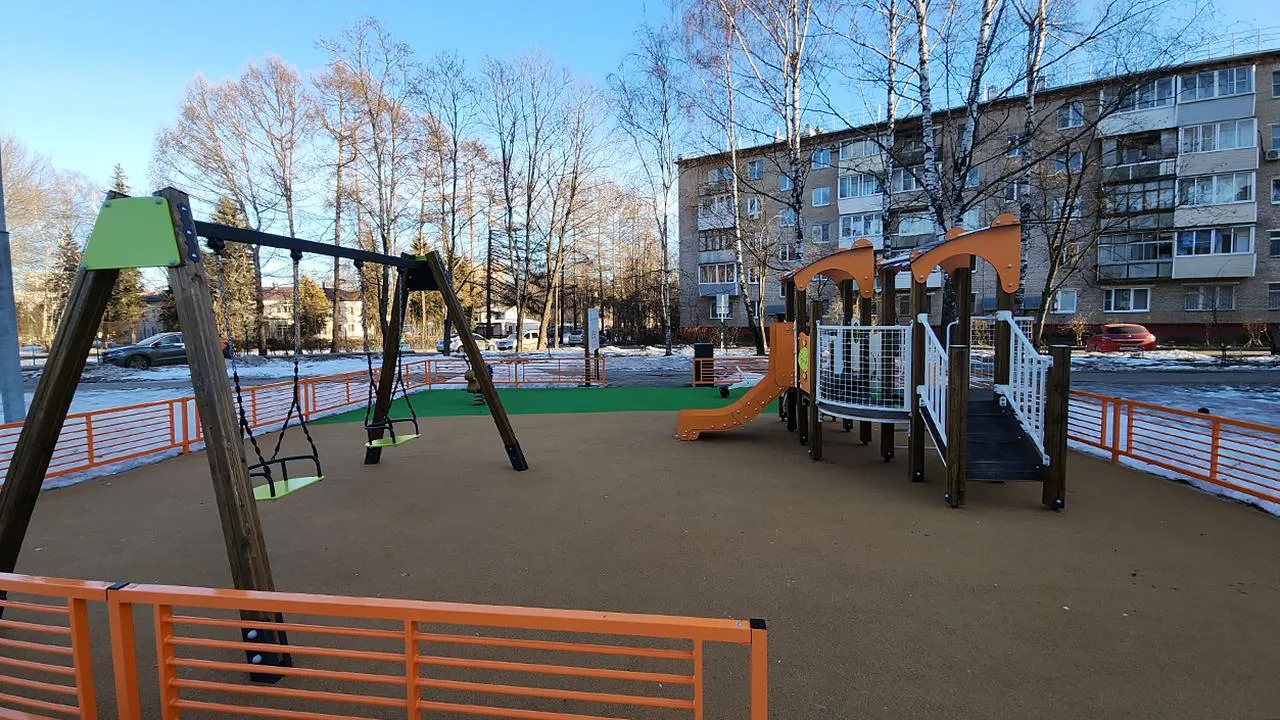 В 2025 году в городском округе Клин обновят спортивную площадку и 12 детских игровых