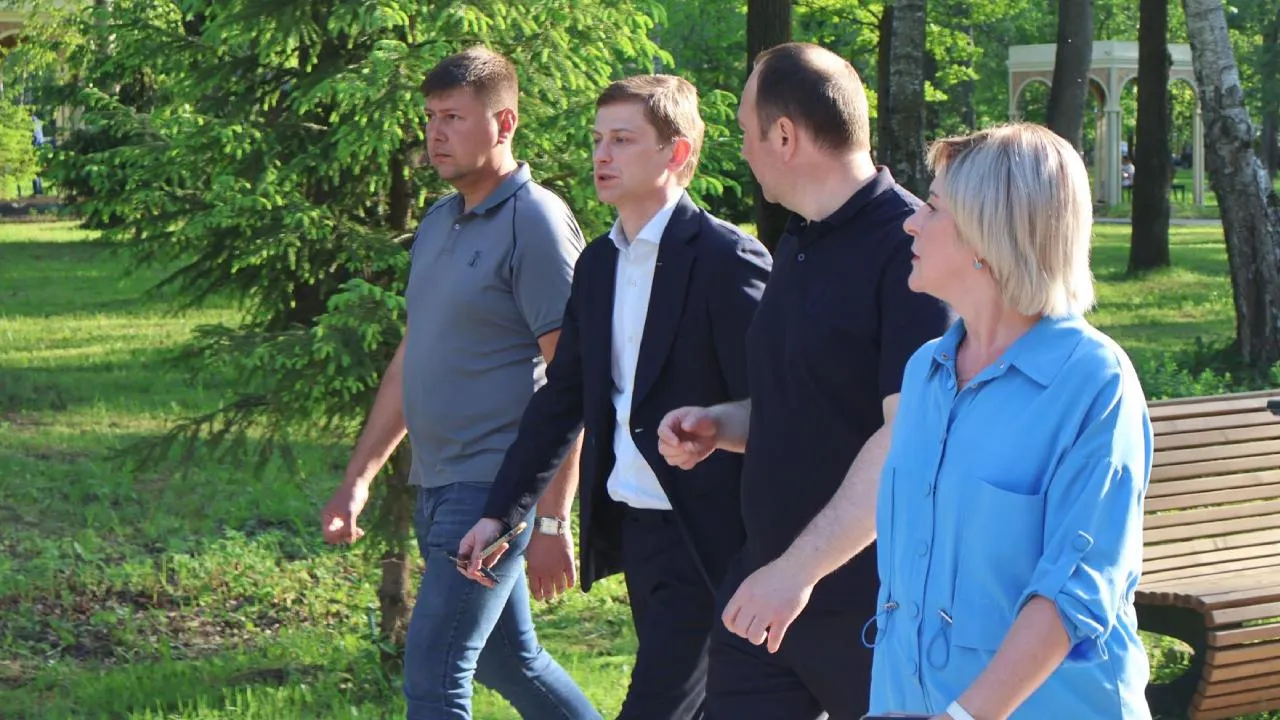 Василий Кузнецов проверил ход ремонта в учреждениях культуры в Ступино