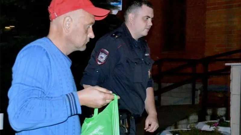 В Рузе задержали мародера по приметному головному убору