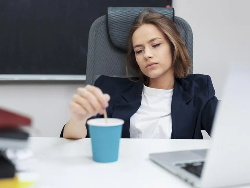 «Не надо терпеть, надо бежать»: HR-эксперт рассказала, чьей поддержкой стоит заручиться жертвам домогательств на работе