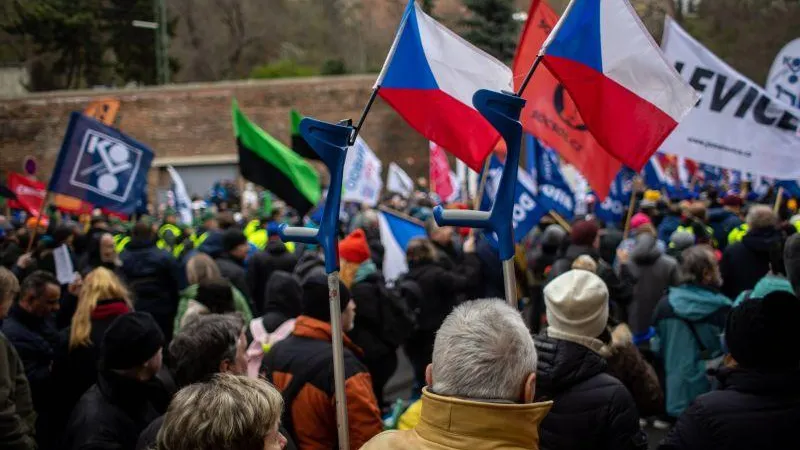 Лишь треть чехов доверяет своему правительству
