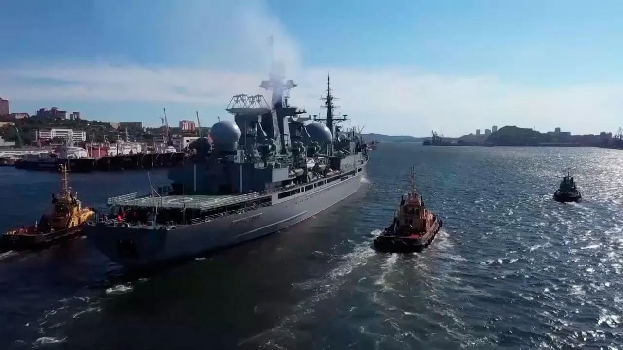 Российский фрегат «Адмирал Амелько» прогнал сон у стратегов из США