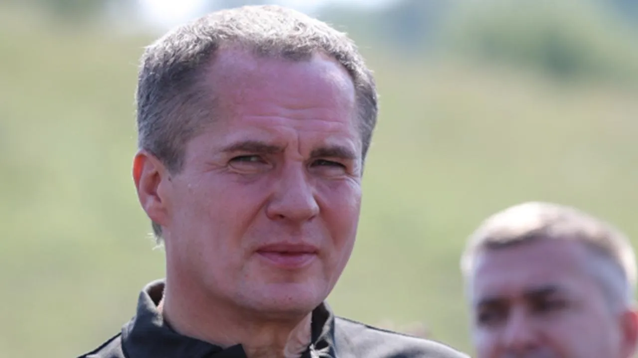 Гладков сообщил, что из-за обстрела Новой Таволжанки повреждены две ЛЭП