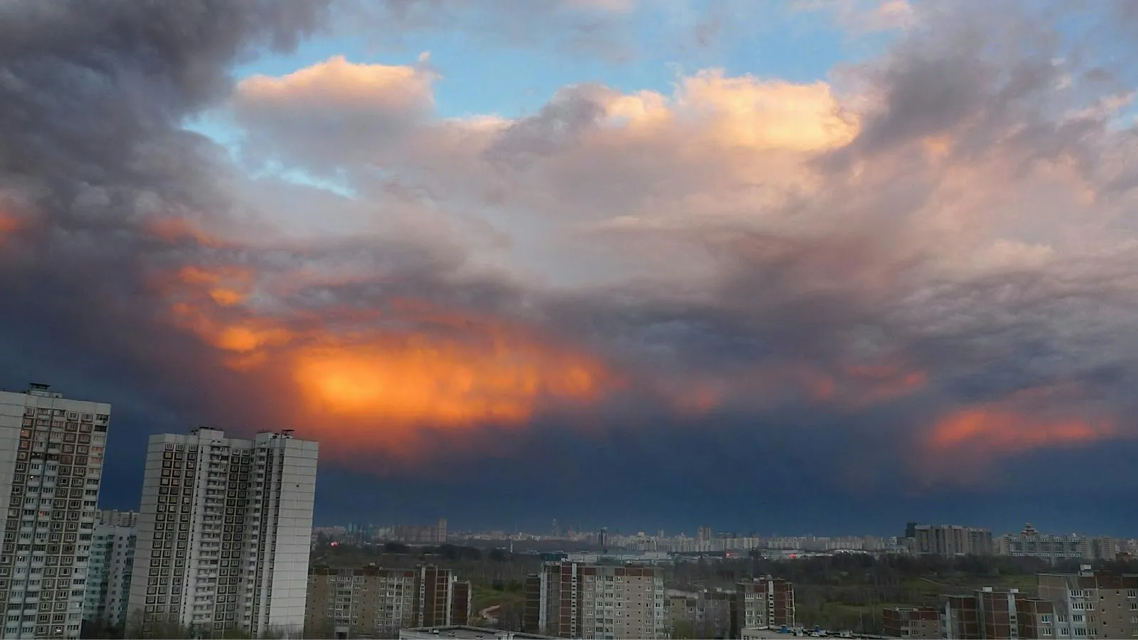 Штормовой ветер и ливни, Москва. Roman Denisov, Роман Денисов