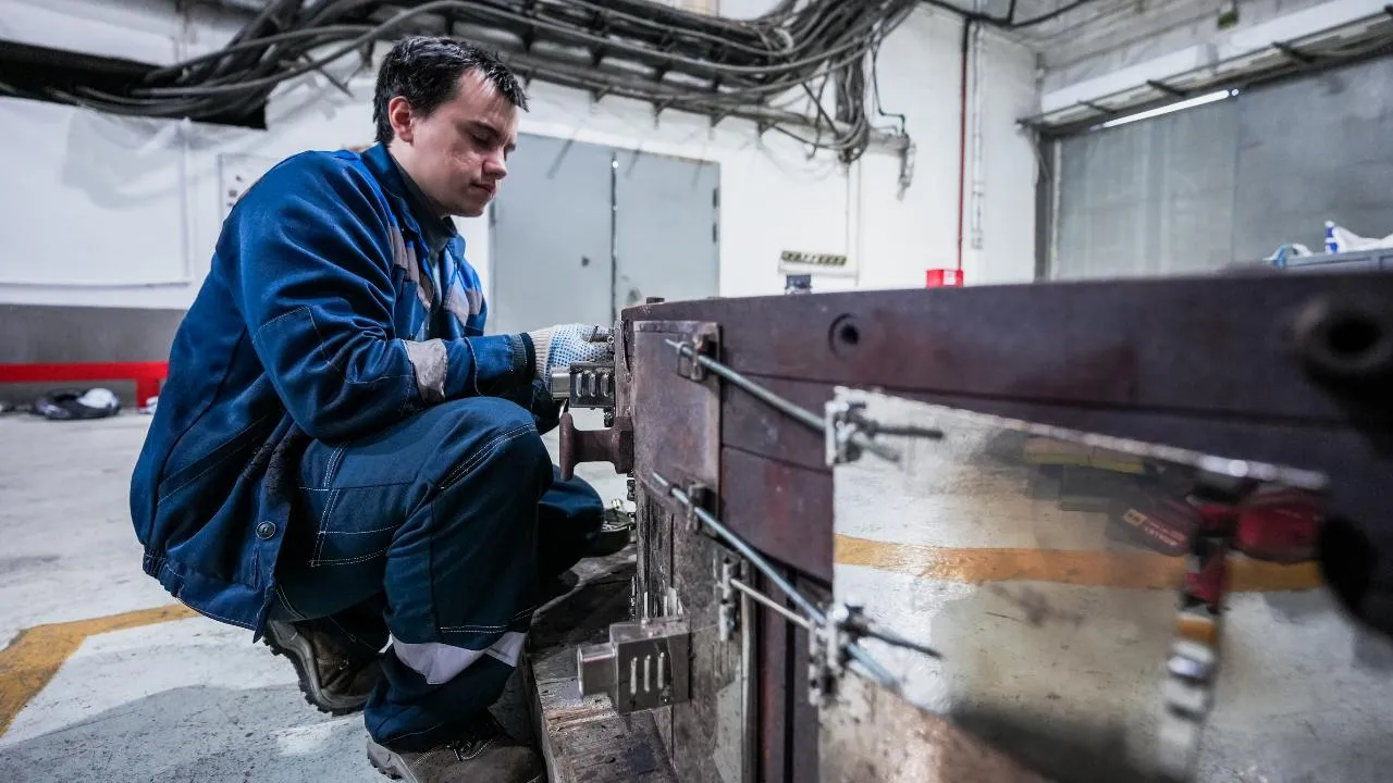 В Подмосковье создали первый отечественный станок для шиповки шин