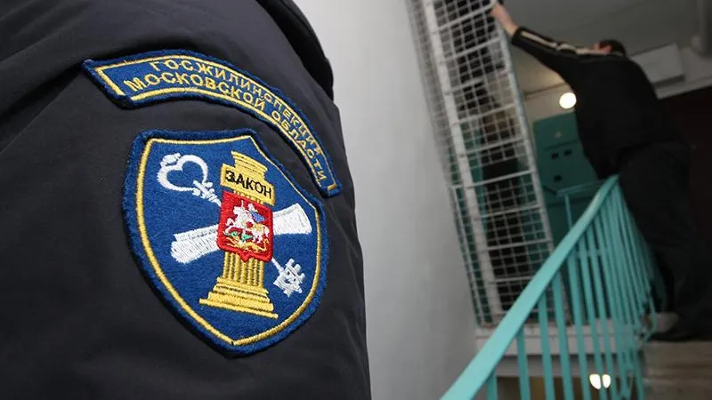 В ГЖИ Подмосковья рассказали подробности спасения пенсионерки во время проверки подъезда в Волоколамске