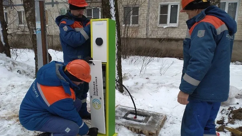 Фото: пресс-служба министерства энергетики Московской области/установка станции для зарядки электромобилей в Лосино-Петровском