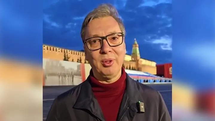 Вучич выложил видео на фоне Кремля, на котором общается с Фицо