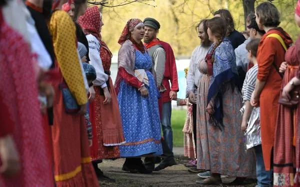 Народные гуляния на Красную горку в Москве