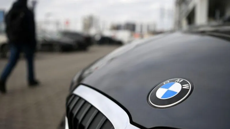 Стало известно, какие авто стали покупать россияне вместо BMW и Mercedes