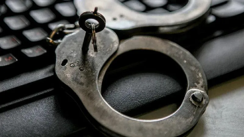 Полицейские Подмосковья взяли мошенников, обманувших десятки жителей