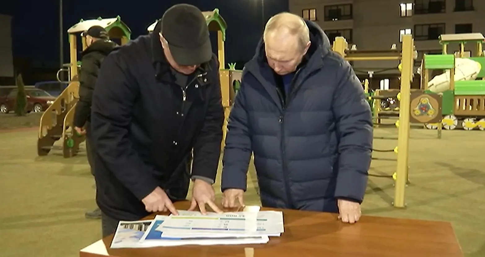 Путин посетил Мариуполь.