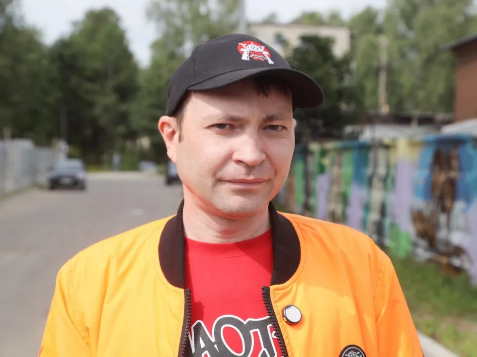 художник Денис Дадн