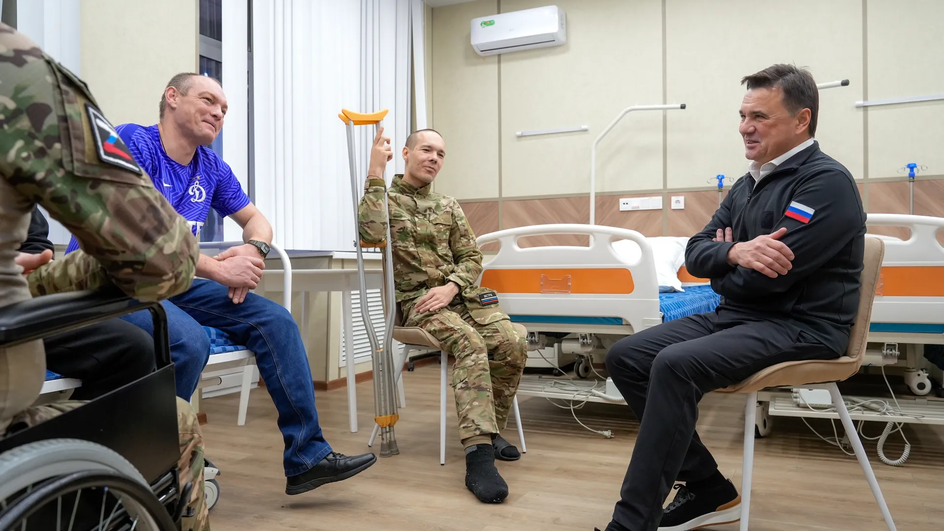 Андрей Воробьев навестил бойцов СВО в санатории «Солнечногорский»