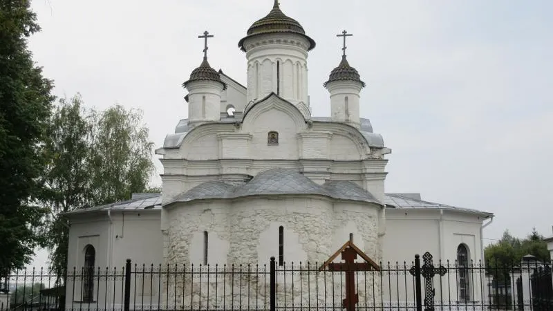 Церковь в Коломне с «драконом» на стене