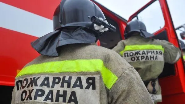 Кровля жилого дома горит на 900 квадратах в Орехово-Зуево