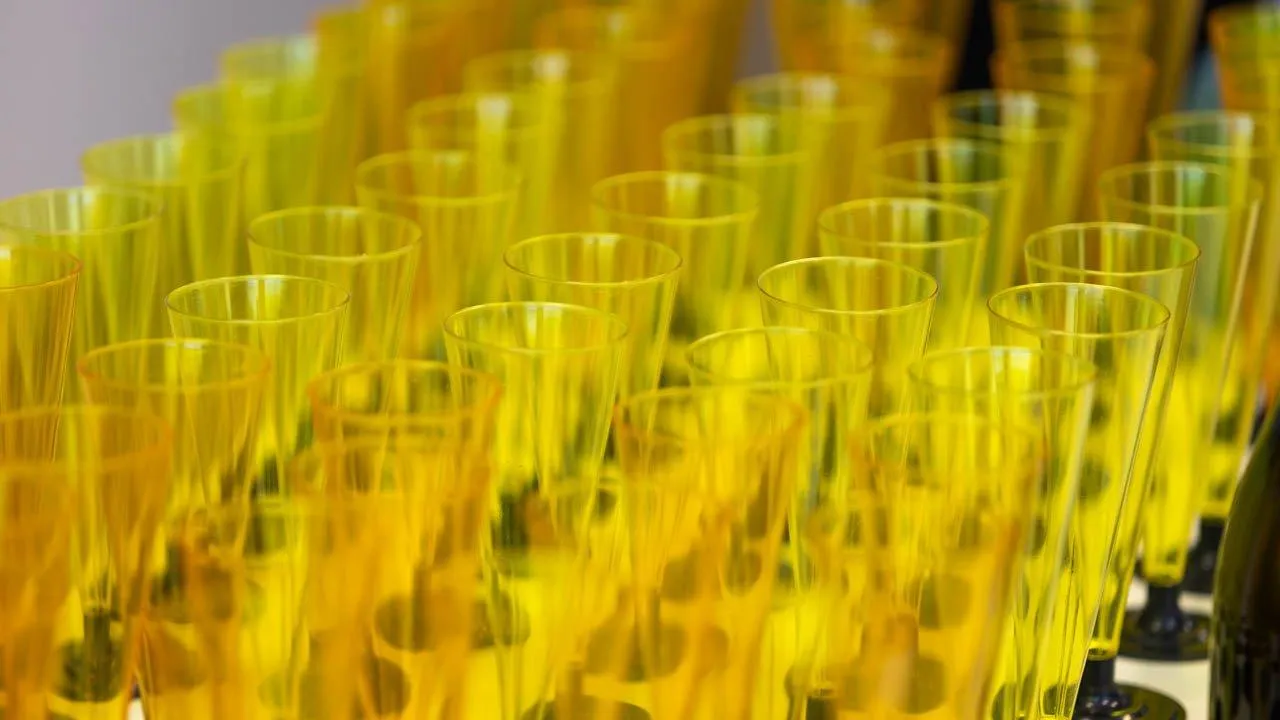 «Программа счастья» в бутылке: в Кемерове продают магическую воду — платите, сколько подскажет сердце