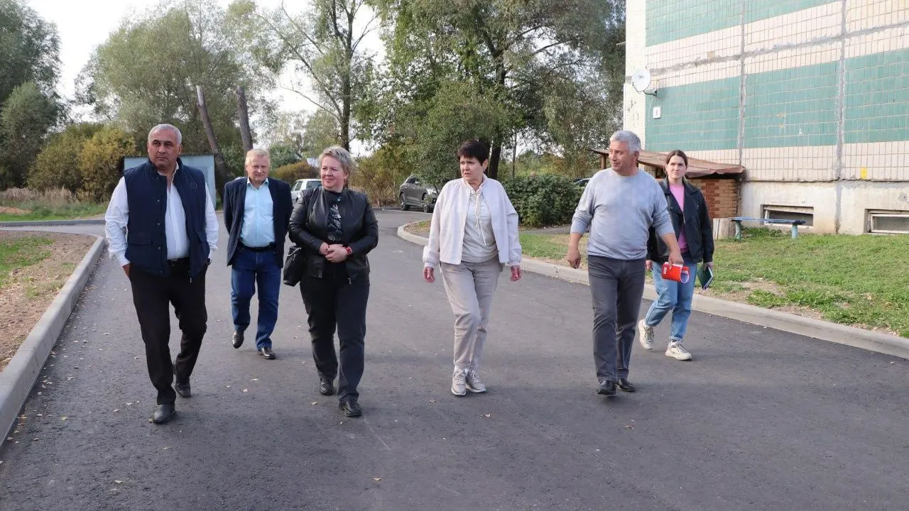 В селе Волоколамского округа выполнили комплексное благоустройство дворовой территории