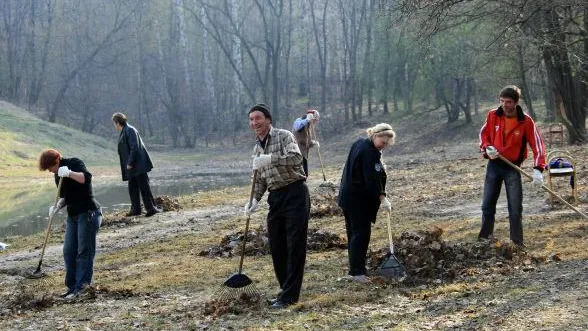 Дендропарк в Ивантеевке привели в порядок в День Земли