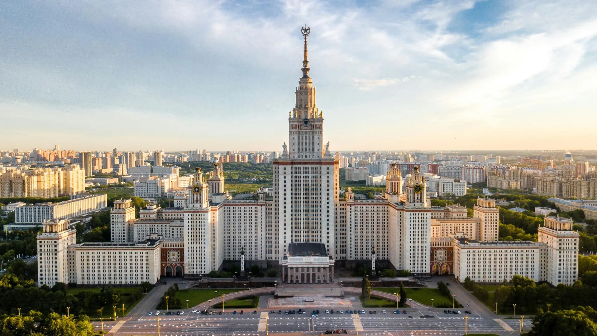 Ведущие российские вузы увеличили цены на обучение в следующем учебном году