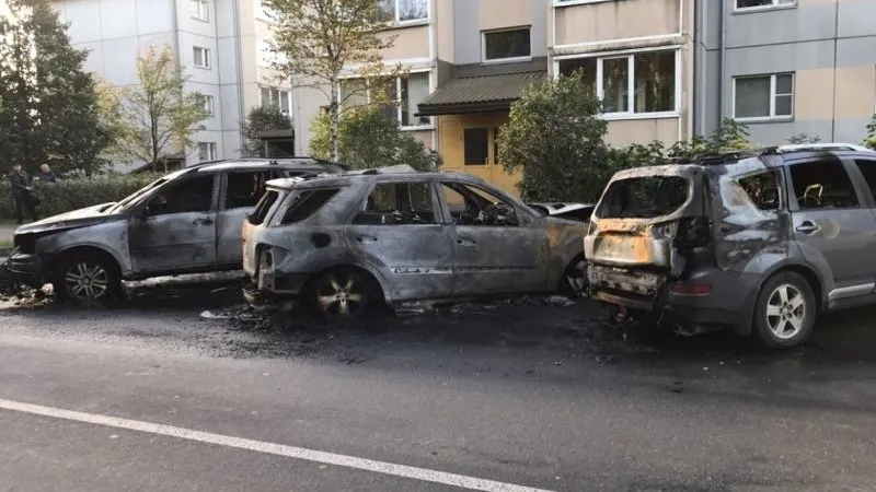 Во Всеволожске сгорели три автомобиля