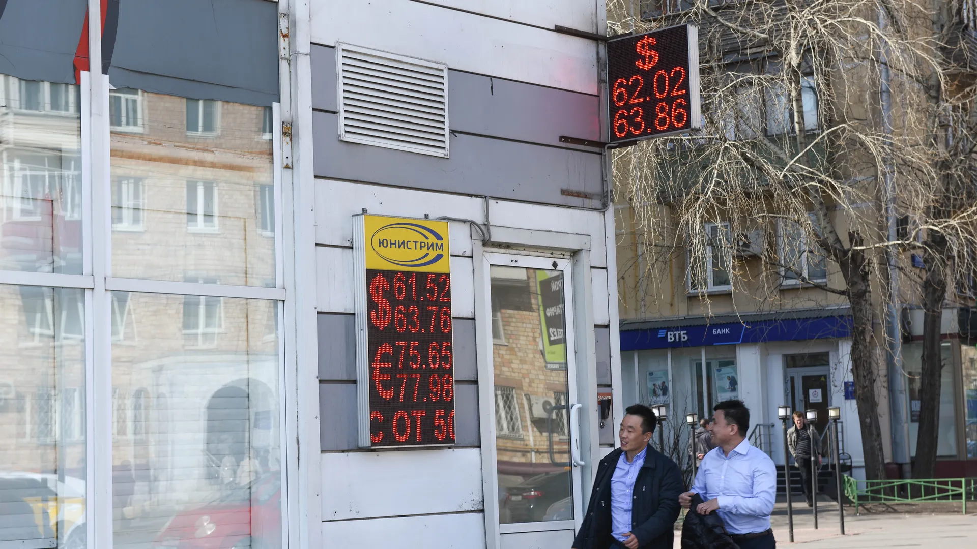 Рубль на грани: аналитик назвал новые диапазоны курса доллара на апрель