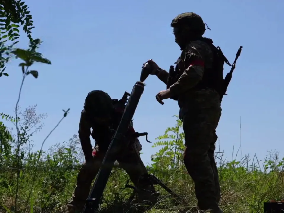 «Можем выстрелить уже в первую минуту»: минометчик объяснил, в чем секрет быстроты действий на передовой