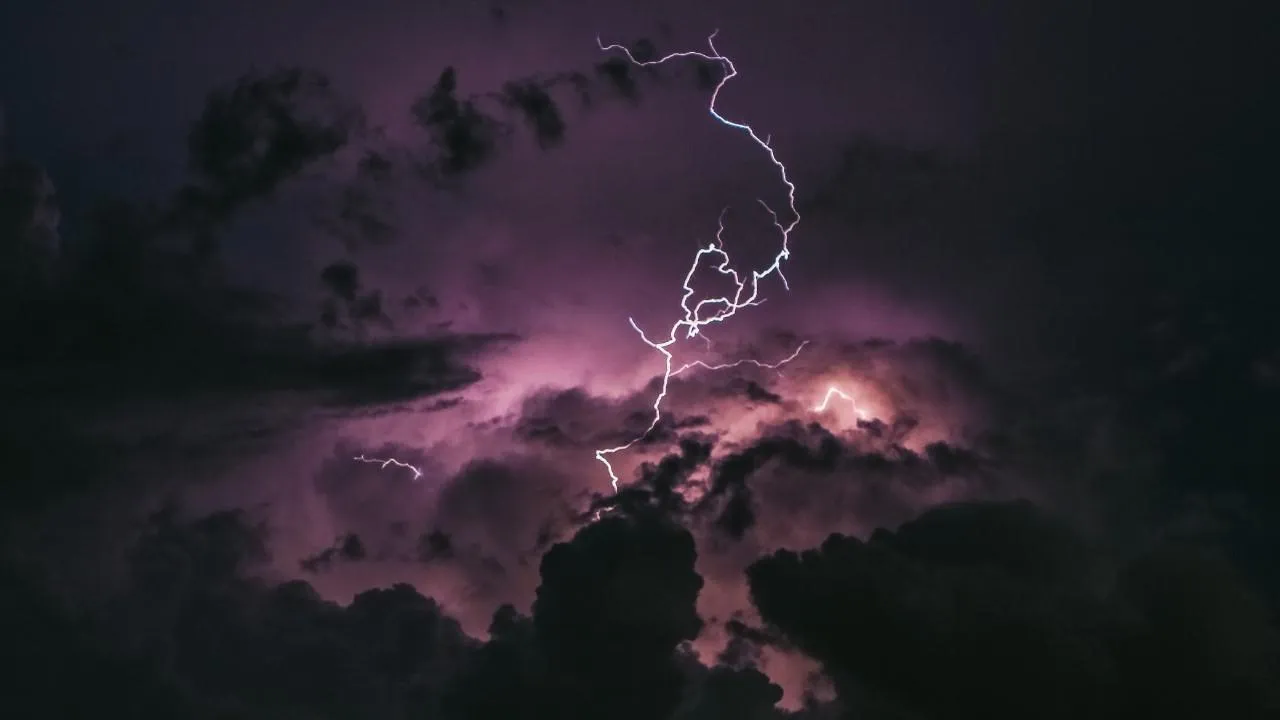 В Китае шесть человек погибли от удара молнии