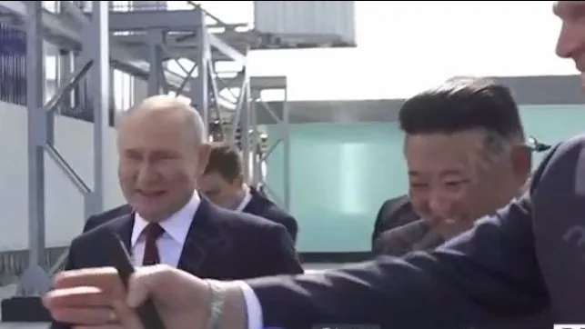 «На глаз все определил. Молодец!»: Путин похвалил Ким Чен Ына во время прогулки по космодрому Восточный