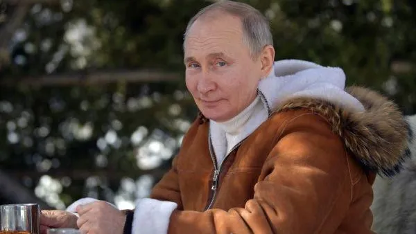 Стало известно, где пошили дубленки для Путина и Шойгу