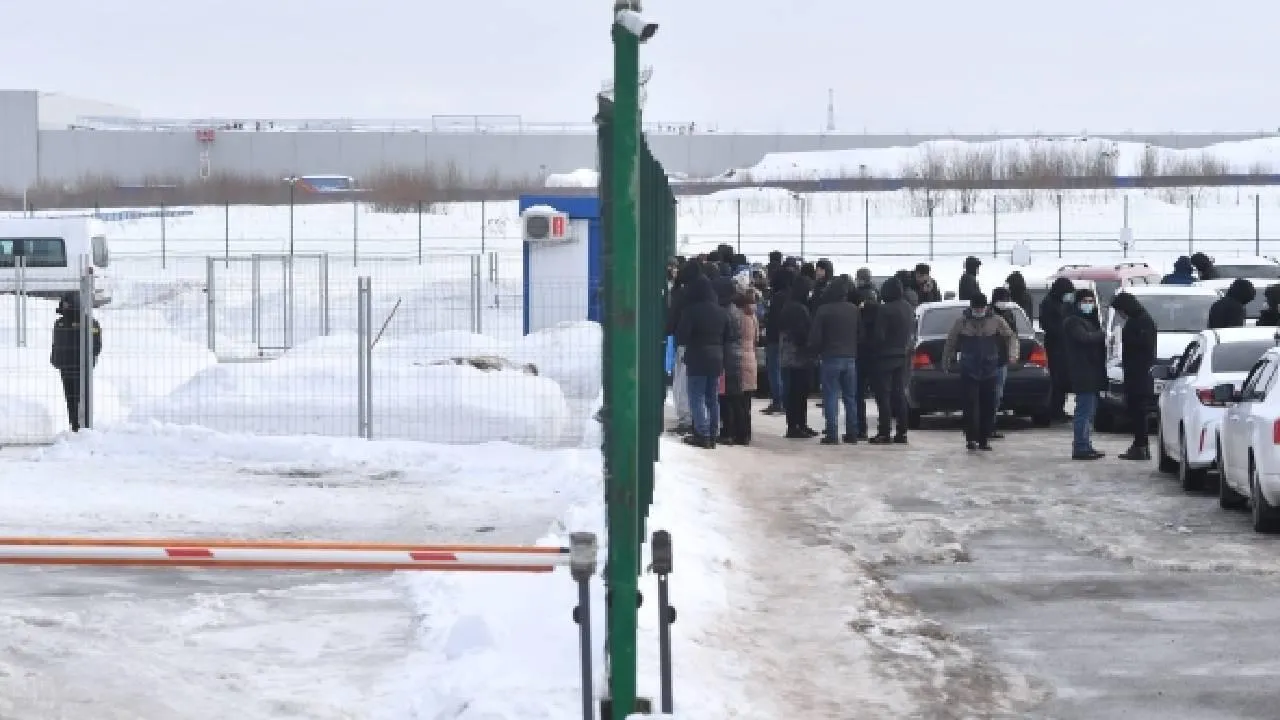 В Тюмени организован сбор подписей против въезда мигрантов в Россию