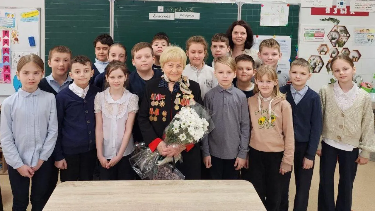 Ветеран ВОВ Лидия Тестоедова провела «Урок мужества» для школьников в Чехове
