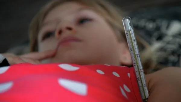 Врач рассказал, когда температура выше 37 градусов должна вызывать беспокойство