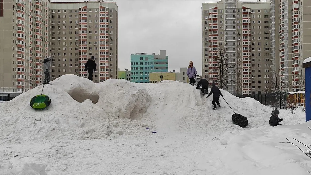 Подмосковные спасатели продолжают проводить рейды в местах массового катания