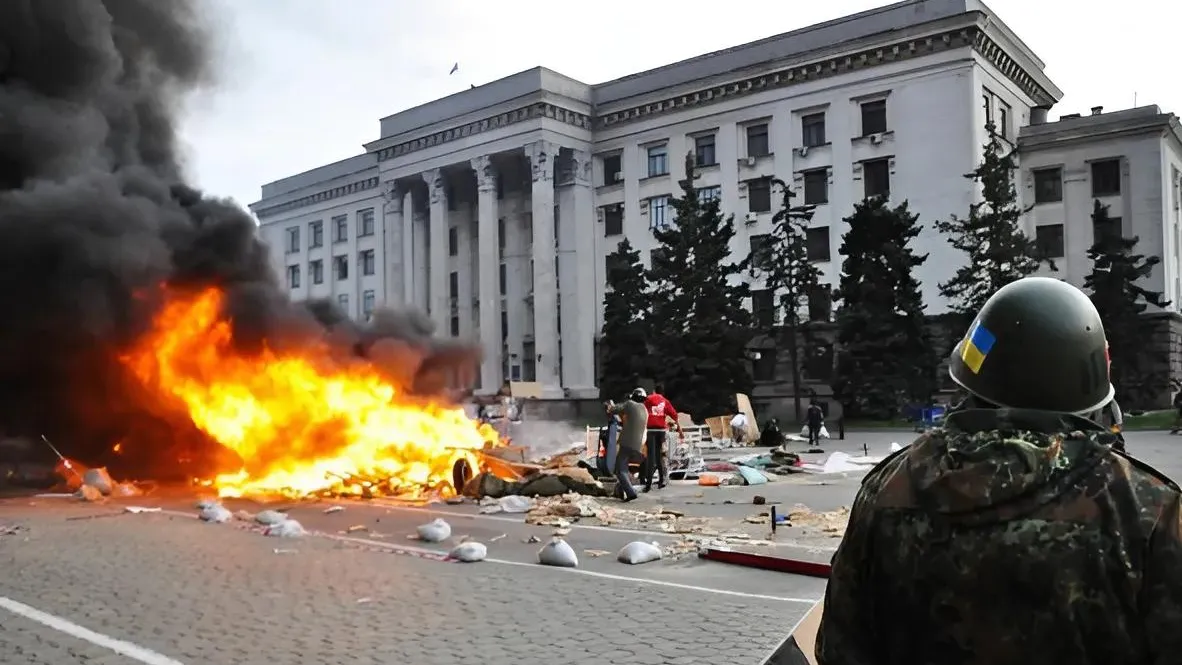 Массовые беспорядки у здания Дома профсоюзов в Одессе, 2 мая 2014 года. Денис Петров