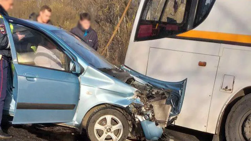 Старушка-водитель врезалась в пассажирский автобус в Раменском районе