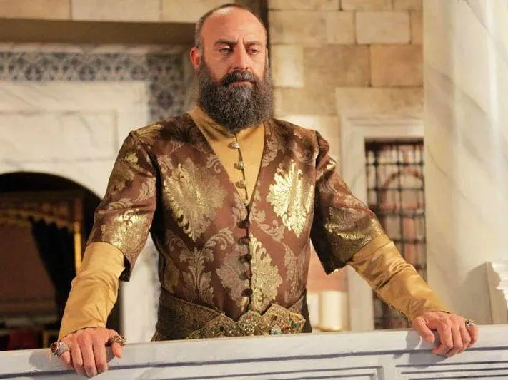 Почему жена заставляет мужа преображаться в турецкого султана из сериала – ответ психолога