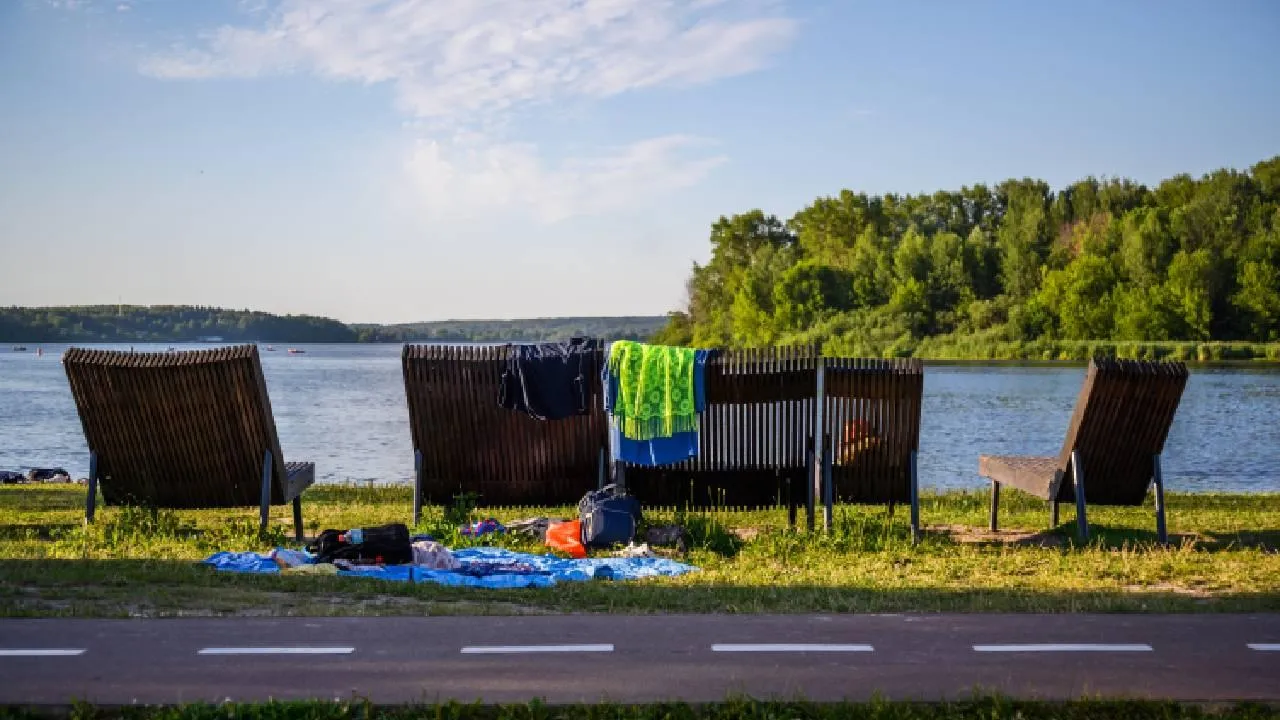 Самарцы возмущены появлением платных шезлонгов на пляже