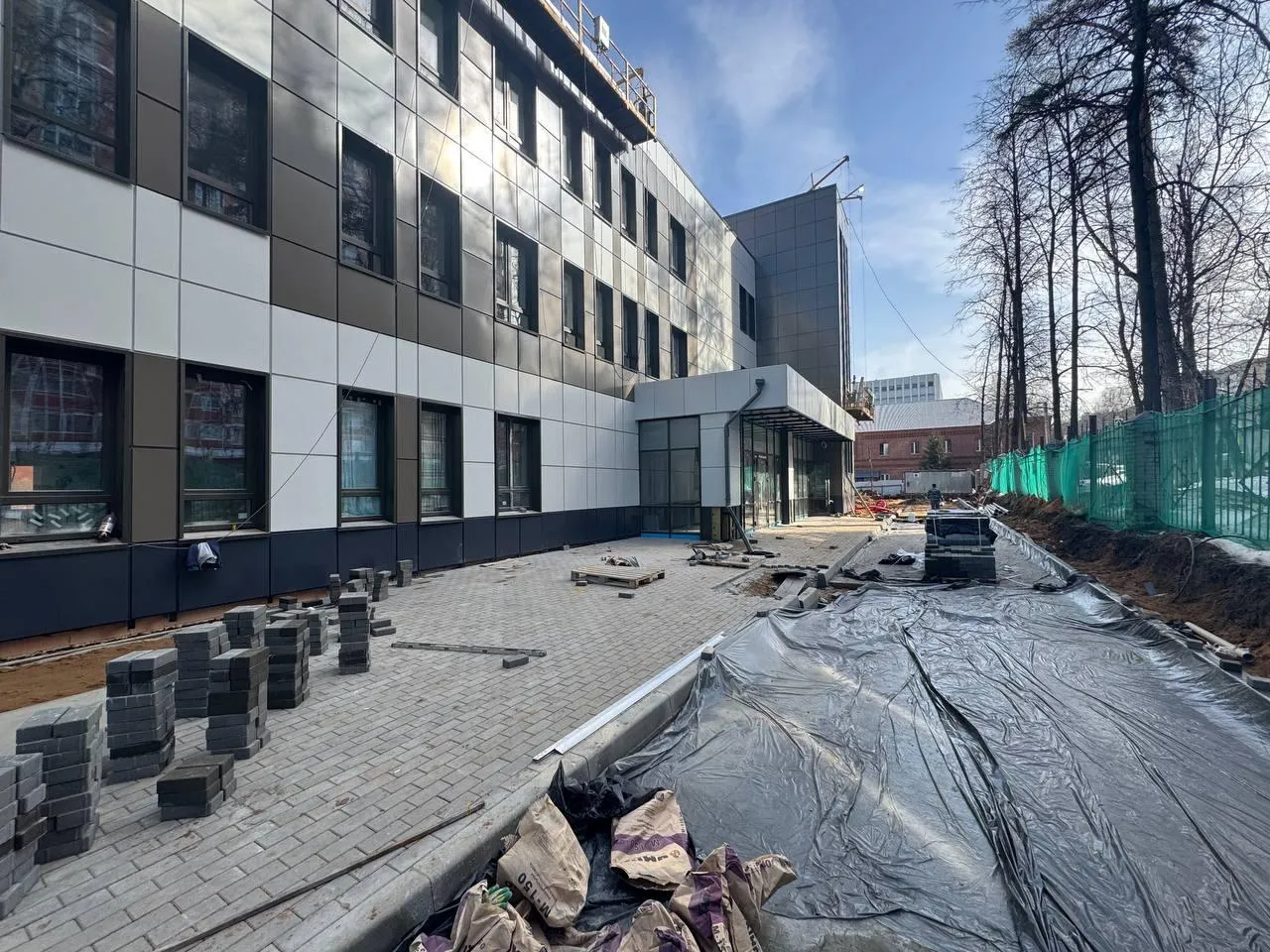 В Красногорске достроят здание амбулаторно-поликлинического отделения с наркологическим стационаром