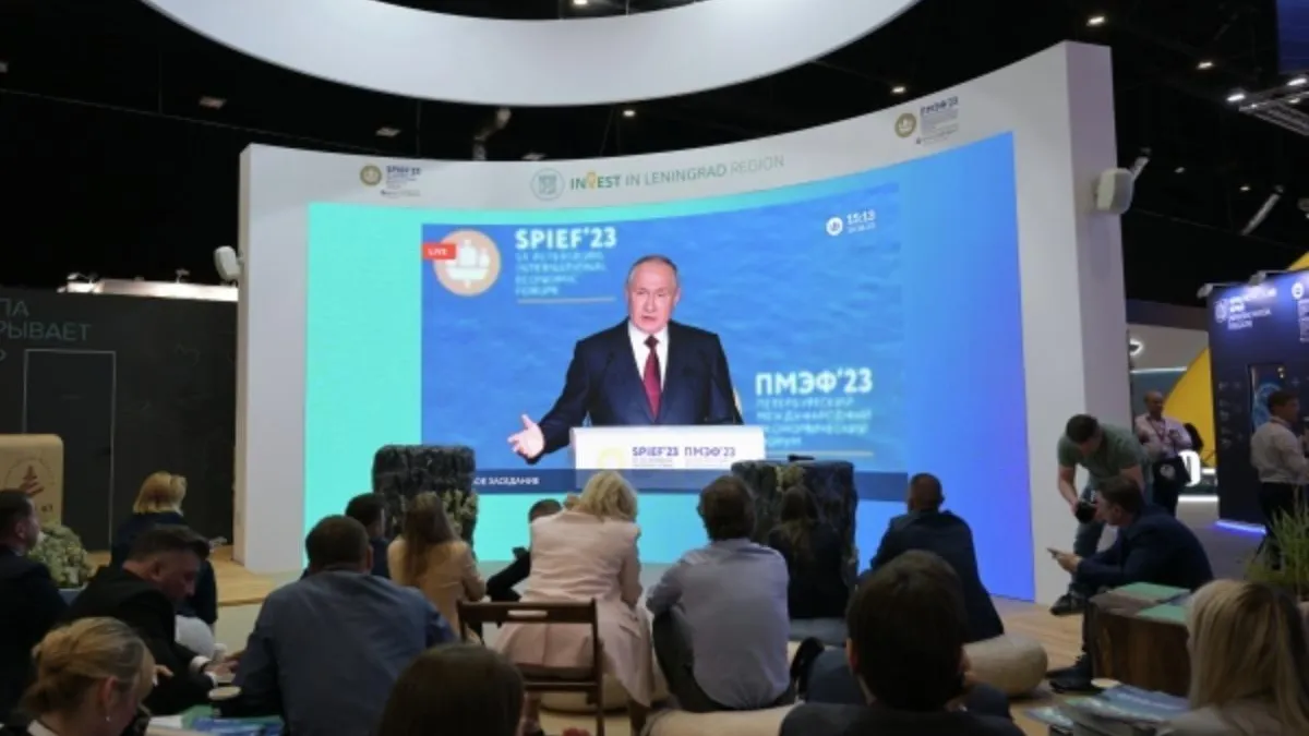 Путин потребовал обеспечить связью и интернетом небольшие населенные пункты