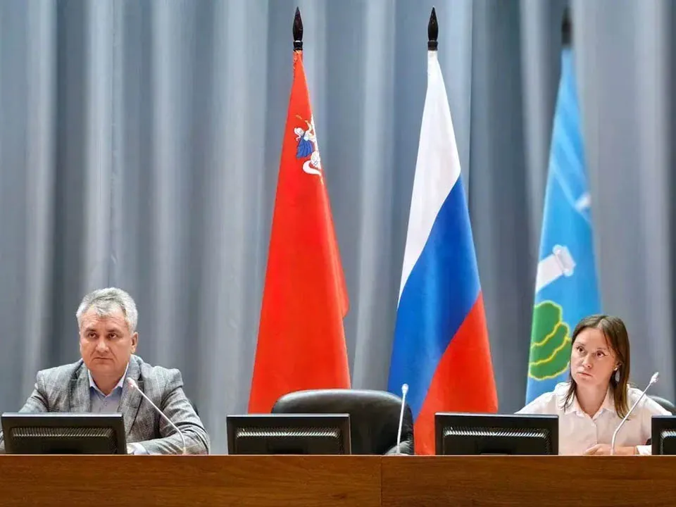 Замглавы г.о. Красногорск Юлия Ананкина (справа) на заседании стройштаба&nbsp; Фото:&nbsp;пресс-служба городской Администрации