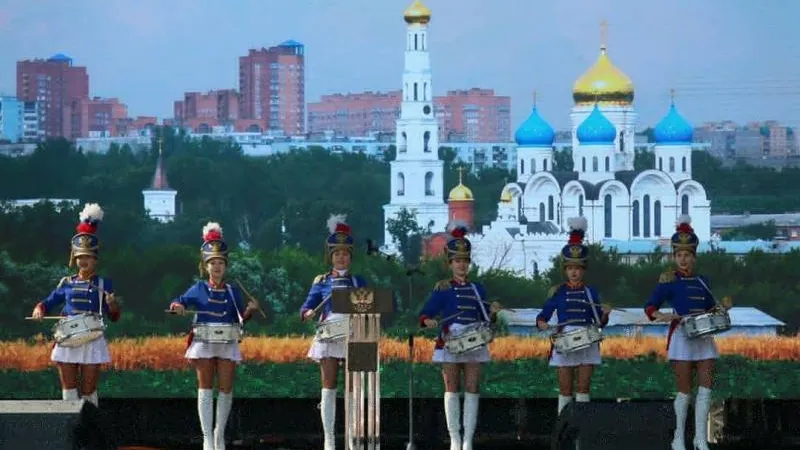 В День города в Дзержинском прошло шествие представителей градообразующих предприятий