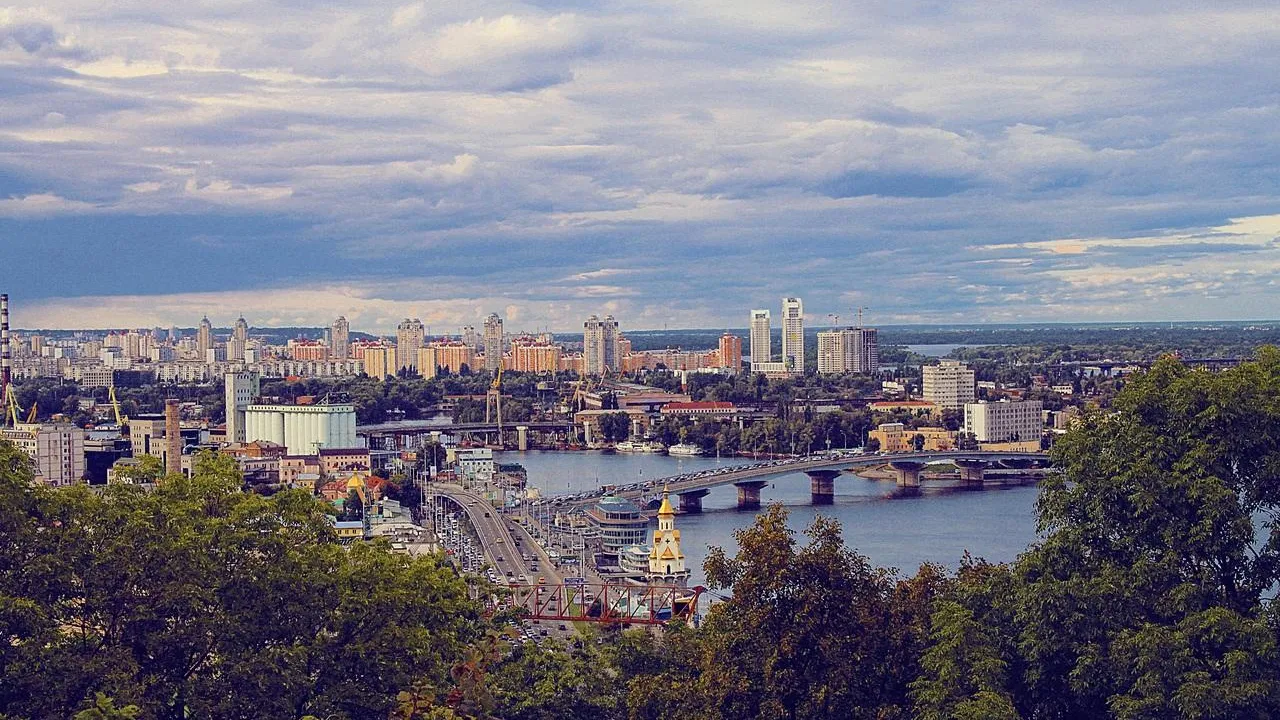 Европейских туристов приглашают посетить разрушенные города Украины