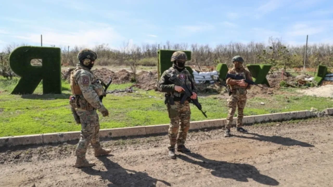 Бойцы ЧВК "Вагнер" в освобожденной части Артемовска