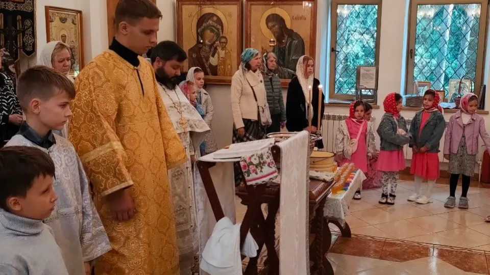 Фото: t.me/elochki_hram_petra_i_fevroniidmd