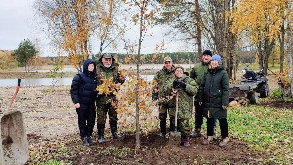 На острове Селигере высадили саженцы дубов из Талдома